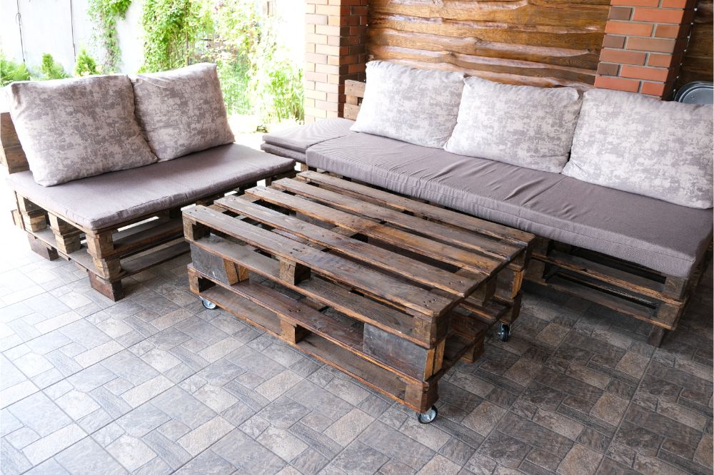 DIY Outdoor Table from Pallets DIY Building Tools